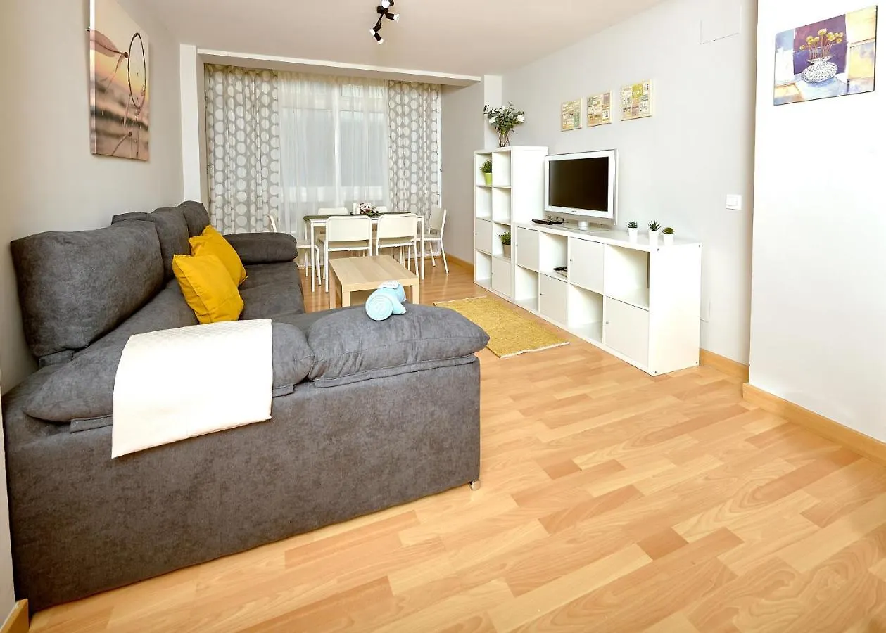 Holidays2Malaga Salitre 3 Bedroom Up To 7 People High Speed Wifi 0*, Malaga