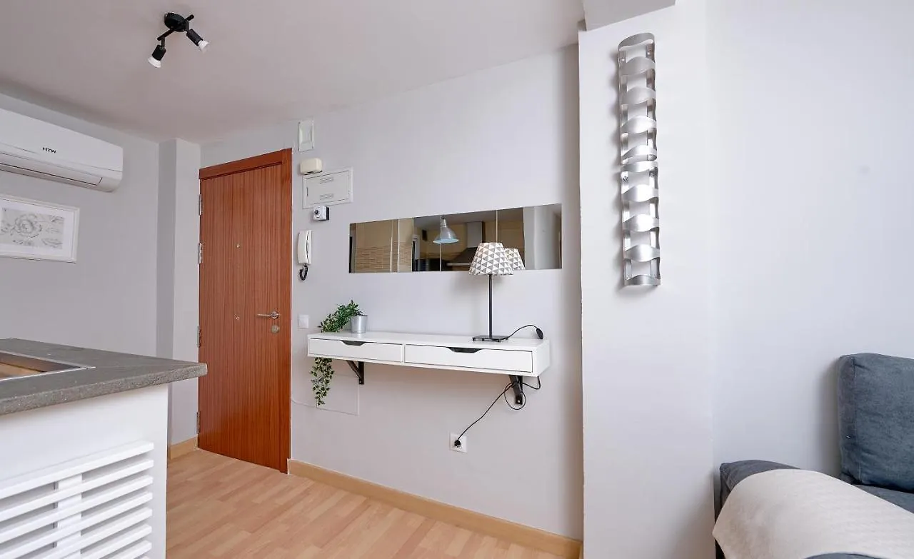 Holidays2Malaga Salitre 3 Bedroom Up To 7 People High Speed Wifi 0*,