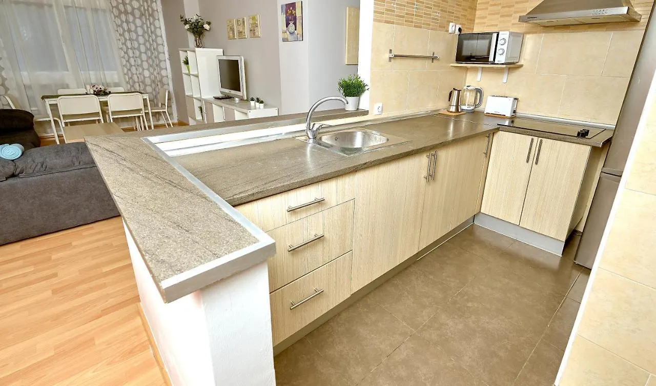 Holidays2Malaga Salitre 3 Bedroom Up To 7 People High Speed Wifi Apartment